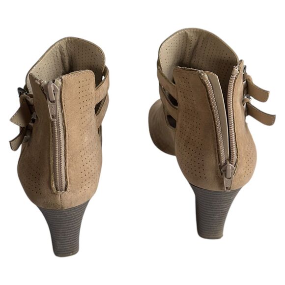 White Mountain Beige Peep Toe Booties Women’s 9.5 Cutout Block Heel Sandal Boot - Picture 3 of 16